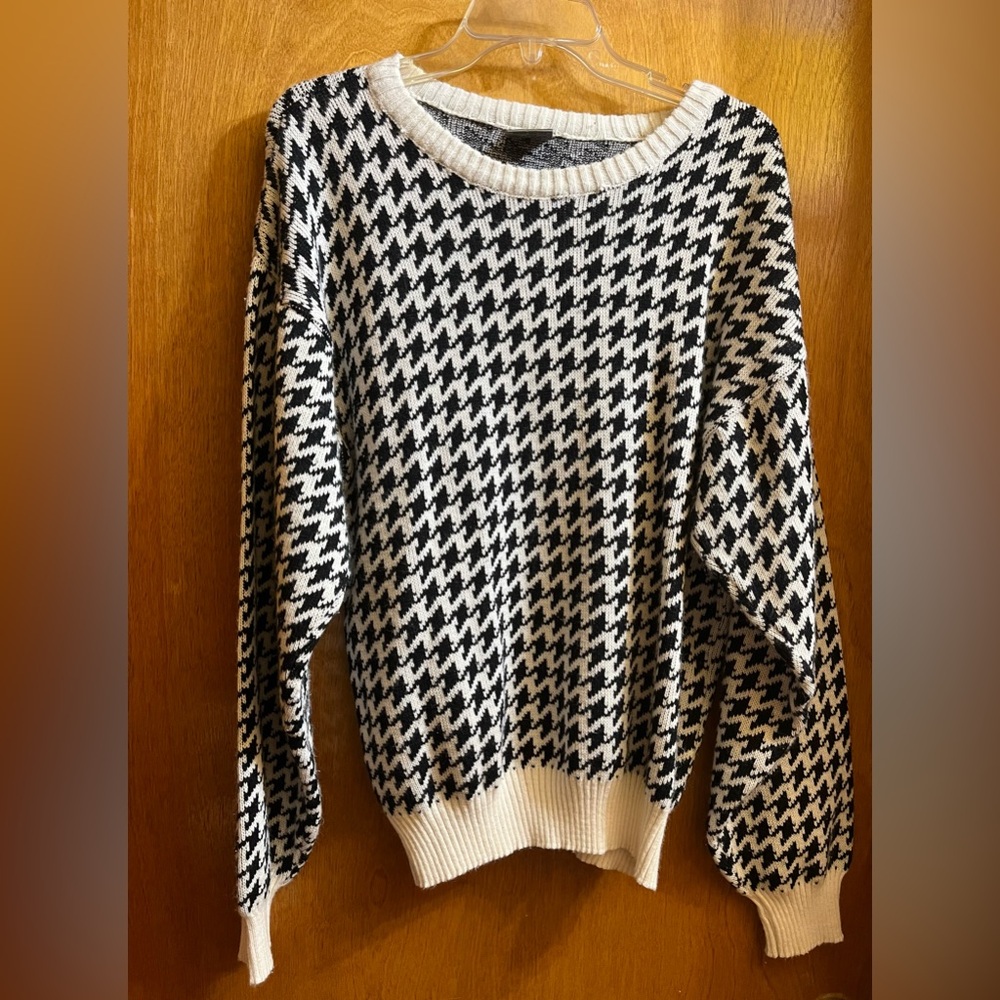Vintage Houndstooth Black and White Sweater